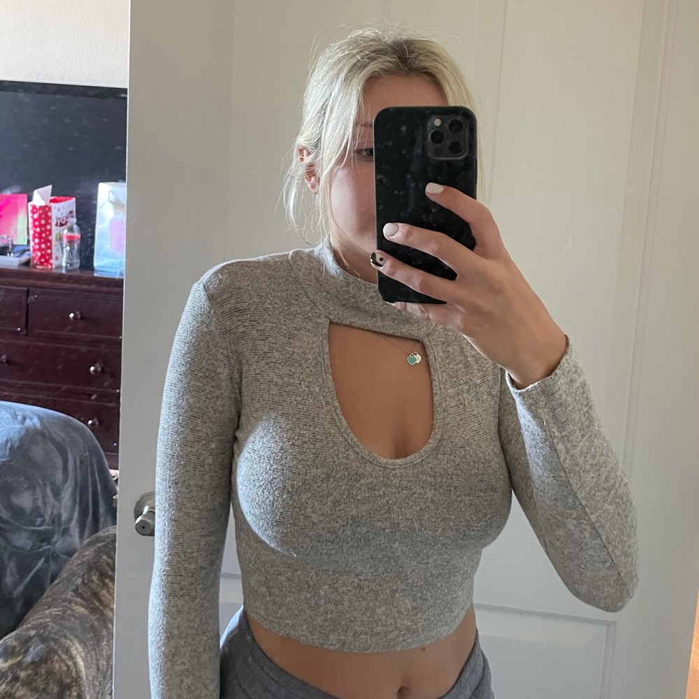 Long sleeve with cut out Size S
